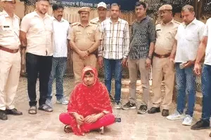 कॉलेज संचालक से मारपीट का मामला युवती की पोशाक में बदमाश पकड़ा