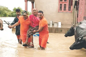 एसडीआरएफ ने टोंक के अलग-अलग गांवों से 46 लोगों को सुरक्षित निकाला