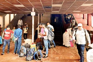 असर खबर का - रेल यात्रियों को फिर मिली एस्केलेटर की सुविधा