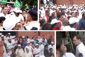 एसआईआर पर रार : चुनाव आयोग की ओर मार्च कर रहे विपक्षी सांसदों को पुलिस ने रोका, अखिलेश यादव ने लांघा का बैरिकेड