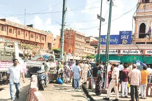 नगर निगम हेरिटेज के दस्ते ने अतिक्रमण हटाए, 22 ट्रक सामान जब्त किया