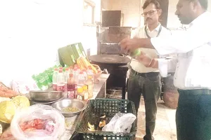 चिकित्सा विभाग की टीम ने मारा छापा : नामी रिसॉर्ट में उपयोग में ली जा रही थी एक्सपायर खाद्य सामग्री