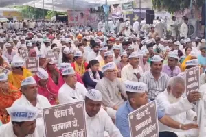 स्वराज बचाओ रैली में जुटे कांग्रेस कार्यकर्ता, निकाय और पंचायती राज चुनाव टालने पर सरकार को घेरा