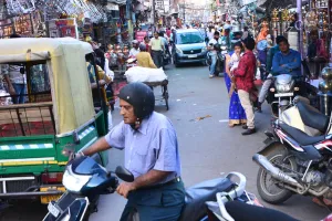 अंदरुनी शहर में जाम बना आम, खरीददारी करने वालों की दिनभर दुकानों पर रेलमपेल 