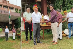 सिंचाई भवन में मुख्य अभियंता रवि सोलंकी ने फहराया राष्ट्रीय ध्वज, उत्कृष्ट कार्यों के लिए अधिकारियों-कर्मचारियों का सम्मान