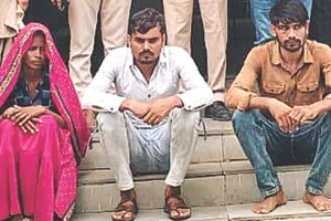 प्रेम प्रसंग में बाधक बुजुर्ग पति की 30 वर्षीय पत्नी ने कराई हत्या : बयाना क्षेत्र में ले जाकर शव सूखे कुएं में फैंका, पत्नी, प्रेमी और सहयोगी गिरफ्तार