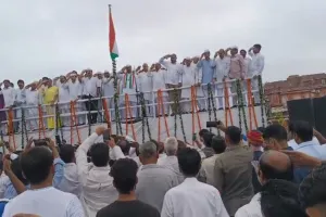 उपमुख्यमंत्री प्रेमचंद बैरवा ने फहराया तिरंगा : मुख्यमंत्री जोधपुर में 9 बजे करेंगे ध्वजारोहण, शहीद स्मारक जाएंगे, वायु सैनिकों द्वारा हेलिकॉप्टर से होगी पुष्प वर्षा