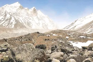 गंगा के भविष्य पर खतरा : गंगोत्री ग्लेशियर 40 साल में 10 प्रतिशत पिघला, घट रहा है बर्फ से मिलने वाला पानी