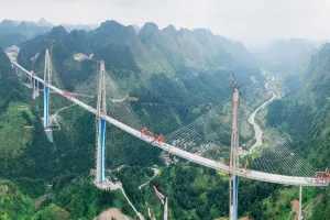 चीन ने बनाया दुनिया का सबसे ऊंचा ब्रिज, इतना मजबूत कि 840 हाथी भी चढ़ जाएं तो कुछ नहीं होगा