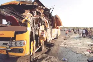 हरिद्वार से जोधपुर आ रही स्लीपर बस पलटी : एक यात्री की मौत, 30 घायल, महिला और बच्चे का कटा हाथ