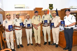 उत्कृष्ट कार्य के लिए 6 पुलिसकर्मी 