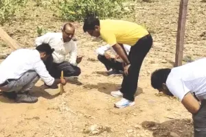 जैसलमेर के मेघा गांव में मिला 20 करोड़ साल पुराना मगरमच्छनुमा जीव का जीवाश्म : जीवाश्म को पिंजरे में बंदकर तारबंदी से ढका