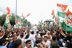 सासाराम से राहुल गांधी की ‘वोट अधिकार यात्रा’ की शुरु : विपक्षी नेताओं ने एनडीए सरकार को घेरा, लालू-तेजस्वी बोले—इस बार एनडीए को उखाड़ फेंकें 