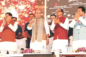 मध्यप्रदेश के रायसेन में रक्षा मंत्री ने किया रेल कोच इकाई का भूमि पूजन : धर्म पूछकर नहीं हम कर्म देखकर मारेंगे- राजनाथ