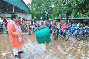 मुख्यमंत्री भजनलाल शर्मा ने किया ई-साइकिल वितरण, बालिकाओं व महिलाओं से की आत्मीय बातचीत