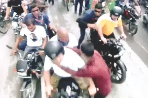 राहुल-तेजस्वी की रैली चर्चा में : वोटर अधिकार यात्रा में राहुल को इस तरह छूकर निकल गया एक नौजवान