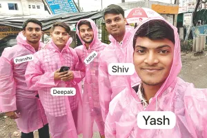 धौलपुर के पांच युवक पानी में बहे : 2 ने पेड़ पकड़कर बचाई जान, 3 लापता