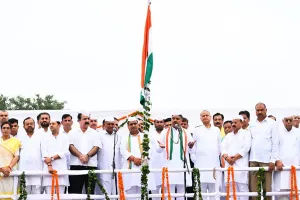 गोविंद डोटासरा ने पीसीसी में किया झंडारोहण, जूली ने कार्यकर्ताओं को दी स्वतंत्रता दिवस की बधाई 