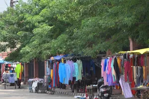 बारिश में दशहरा मैदान बना जंगल, कच्ची जमीन पर उगी बड़ी-बड़ी घास