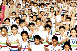 रक्षाबंधन विशेष : बच्चों ने बनाई पारंपरिक डिजाइनों वाली राखियां, कल्पनाशक्ति की दिखी झलक 