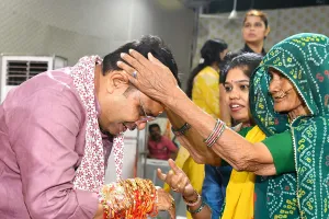 रक्षाबंधन पर मुख्यमंत्री आवास में बहनों का जुटान, सीएम ने दिया बहनों को उपहार