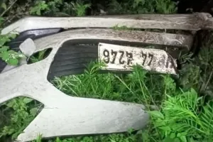 हिमाचल प्रदेश में चट्टान से टकराई कार : खाई में गिरी, 6 लोगों की मौत