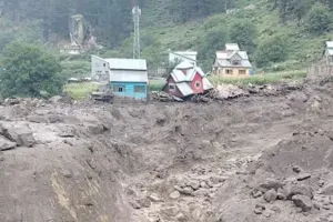 कश्मीर में बादल फटने से तबाही : आपदा में 38 लोगों की मौत, कई लोग बहे