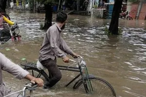 पाकिस्तान में बारिश से तबाही : 225 लोगों की मौत, कई लोगों के लापता होने की आशंका
