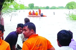 प्रदेश में भारी बारिश से बाढ़ के हालात : आवासीय इलाके पानी में डूबे, सेना के जवानों ने संभाला मोर्चा 