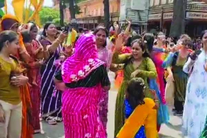 सड़कों पर दिखा भक्ति का उत्साह, नाचते-गाते कांवड़िए और श्रद्धालुओं की भीड़ से माहौल भक्तिमय 