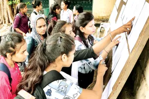 संस्कृत व इंग्लिश में एक भी एडमिशन नहीं