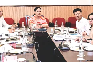 दिया कुमारी ने ली अधिकारियों की बैठक : चार माह में होगा आंगनबाड़ी केन्द्रों की मरम्मत का काम