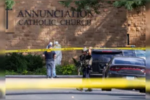 मिनेसोटा में एक चर्च में खिड़कियों से गोलीबारी : प्रार्थना सभा में 2 बच्चों की मौत, हमलावर ने खुद को भी मारी गोली