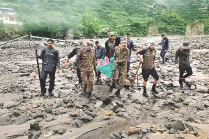 धराली में जीवन की तलाश : दो शव मिले 15 लोग लापता, राहत कार्याे में बाधक बना खराब मौसम 