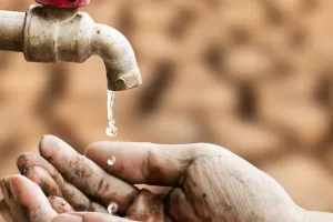 दो अरब से अधिक लोग आज भी स्वच्छ जल से वंचित