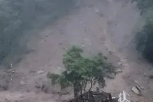 उत्तराखंड में बादल फटने से भारी नुकसान : भूस्खलन की चपेट में आने से 2 महिलाओं की मौत, 3 लोग लापता