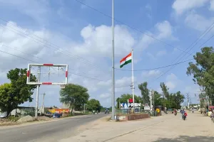 आखिर कहां गए 46 लाख के दो तिरंगे झंडे