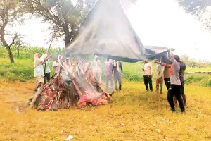 कई गांव श्मशान से वंचित, खेतों में अंतिम संस्कार