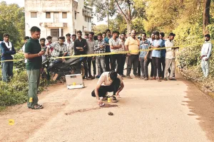 थाने से 100 मीटर दूर युवक की दिनदहाड़े हत्या : धारदार हथियार से हमला, एफएसएल टीम ने जुटाए साक्ष्य