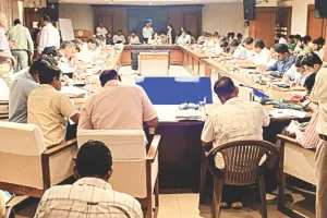 डिस्कॉम : अभियंताओं-बाबुओं का ज्ञान परखने को लिखित परीक्षा ली, कागज पर प्रश्न लिखकर दिए और जवाब मांगे गए