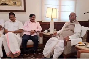 इंडिया गठबंधन की बड़ी बैठक : उपराष्ट्रपति चुनाव पर मंथन, बिहार मतदाता सूची पर भी हंगामा