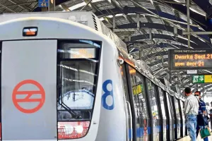 दिल्ली मेट्रो किराए में बढ़ोत्तरी, सामान्य लाइनों पर एक रुपए से 4 रुपए और एयरपोर्ट लाइन पर 5 बढ़ाए