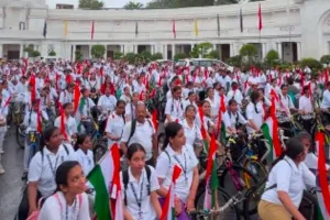 बेटी बढ़ाओ का नया संदेश: दिल्ली सीएम रेखा गुप्ता ने तिरंगा साइक्लोथॉन फॉर गर्ल्स को हरी झंडी दिखाई