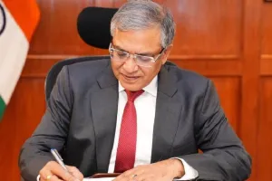 सीईसी ज्ञानेश कुमार पर विपक्ष का वार, महाभियोग पर मंथन : संसद में INDIA गठबंधन की बैठक, वोट चोरी के आरोपों पर हंगामा