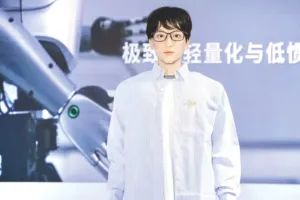 एआई की दुनिया में चीन का कमाल : पहली बार रोबोट को पीएचडी में दाखिला, छात्रों जैसे करेगा पढ़ाई