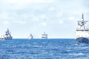 भारतीय नौसेना के दक्षिण चीन सागर में पहली बार अभ्यास से बौखलाई चीनी सेना, कहा- फिलीपींस बाहरी देश को ला रहा, हमें मंजूर नहीं