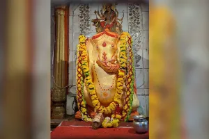 बैराज के सामने बिराजे लाल पत्थर के गढ़ गणेश