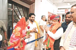 नड्डा की अगवानी करने जोधपुर पहुंचे सीएम : मुख्यमंत्री के साथ भाजपा प्रदेशाध्यक्ष मदन राठौड़ भी आए