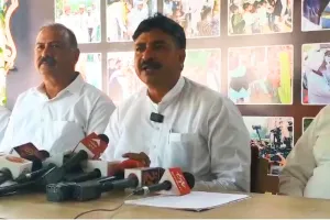 विधानसभा कथित जासूसी प्रकरण : कांग्रेस प्रतिनिधिमंडल ने राज्यपाल से की जांच की मांग, जूली ने कहा- मामले की जांच के लिए बनाई जाएं ज्वाइंट कमेटी