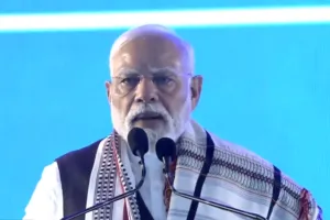 मणिपुर के दौरे पर मोदी : विकास के लिए 7300 करोड़ की परियोजनाओं का किया शिलान्यास, संगठनों से शांति की राह चुनने की अपील; केंद्र से पूरे सहयोग का दिया भरोसा